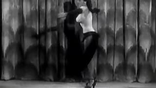 Gorgeous Stripper Gives a Hot Striptease (1950s Vintage)