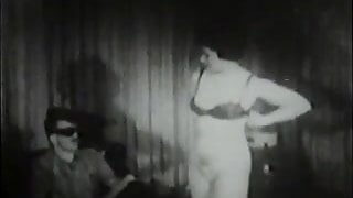 Woman with Big Tits Sucks on Her Casting (1950s Vintage)